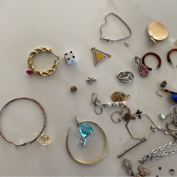 1lbs of Costume Jewelry Bracelets - Lot of Bracelets - No Signed Pieces - Picture 2 of 6